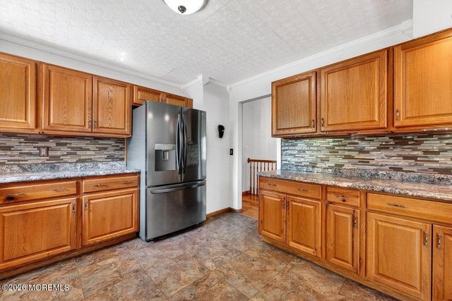 33 Bayberry Lane, New Monmouth, NJ 07748