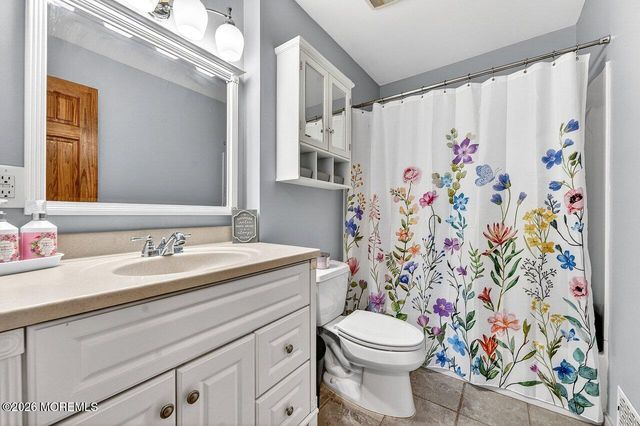 33 Bayberry Lane, New Monmouth, NJ 07748