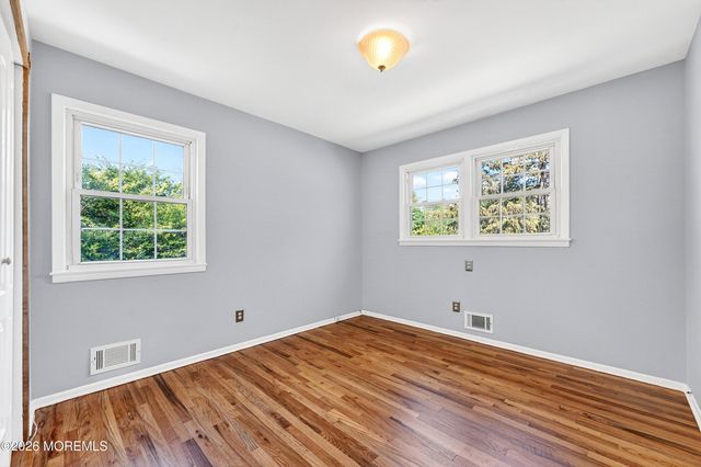 33 Bayberry Lane, New Monmouth, NJ 07748