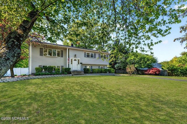 33 Bayberry Lane, New Monmouth, NJ 07748