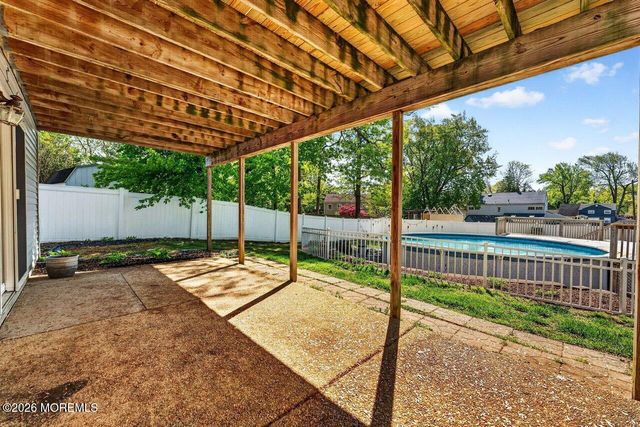 33 Bayberry Lane, New Monmouth, NJ 07748