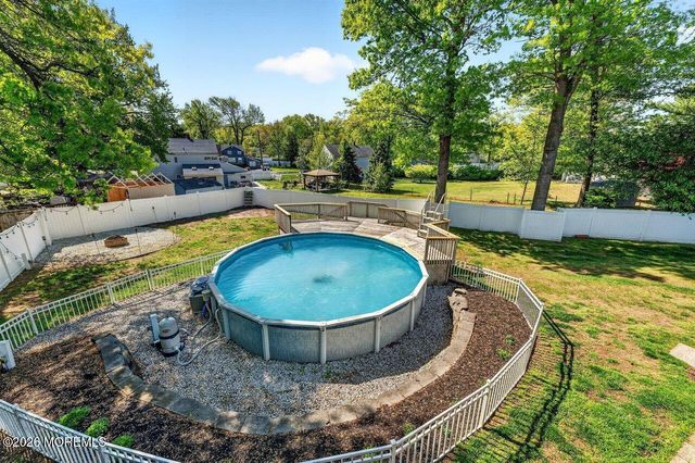 33 Bayberry Lane, New Monmouth, NJ 07748