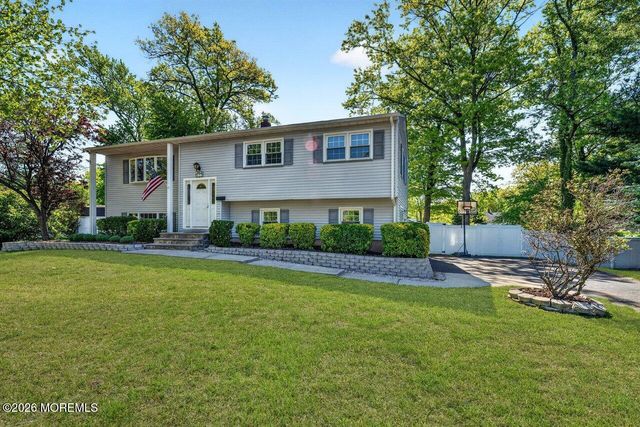 33 Bayberry Lane, New Monmouth, NJ 07748