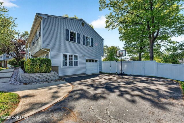 33 Bayberry Lane, New Monmouth, NJ 07748