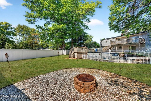 33 Bayberry Lane, New Monmouth, NJ 07748