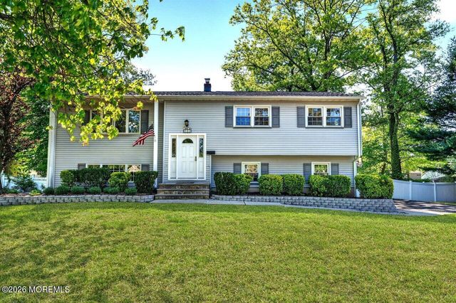 33 Bayberry Lane, New Monmouth, NJ 07748