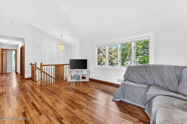 33 Bayberry Lane, New Monmouth, NJ 07748