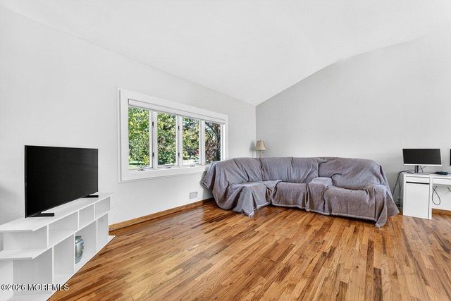 33 Bayberry Lane, New Monmouth, NJ 07748