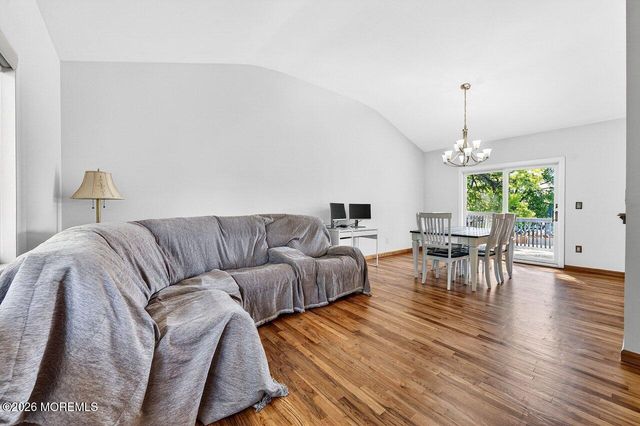 33 Bayberry Lane, New Monmouth, NJ 07748