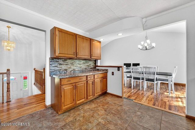 33 Bayberry Lane, New Monmouth, NJ 07748