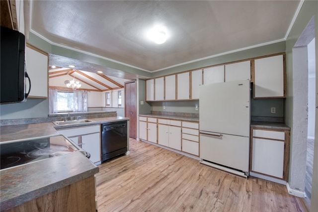 4615 Home St, West Mifflin, PA 15122