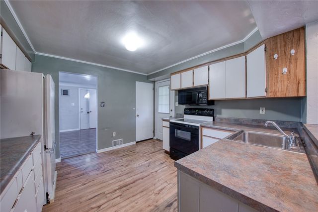 4615 Home St, West Mifflin, PA 15122