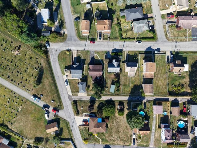 4615 Home St, West Mifflin, PA 15122