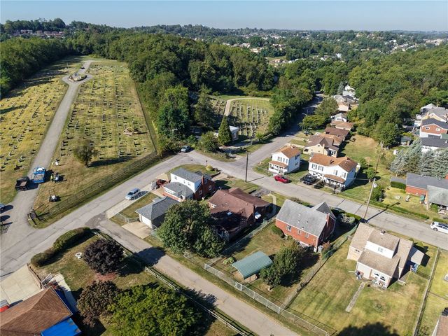 4615 Home St, West Mifflin, PA 15122