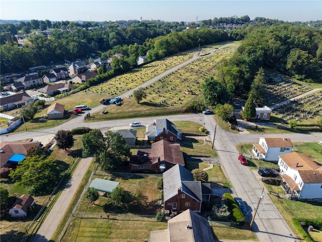 4615 Home St, West Mifflin, PA 15122