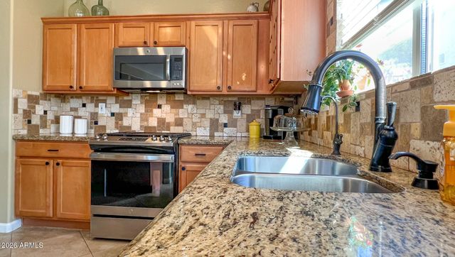 2527 W WARREN Drive, Anthem, AZ 85086