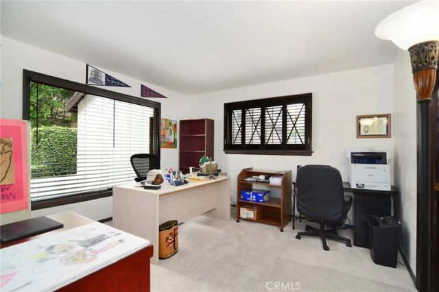 5515 Shirley Avenue, Tarzana, CA 91356