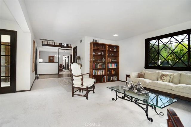 5515 Shirley Avenue, Tarzana, CA 91356