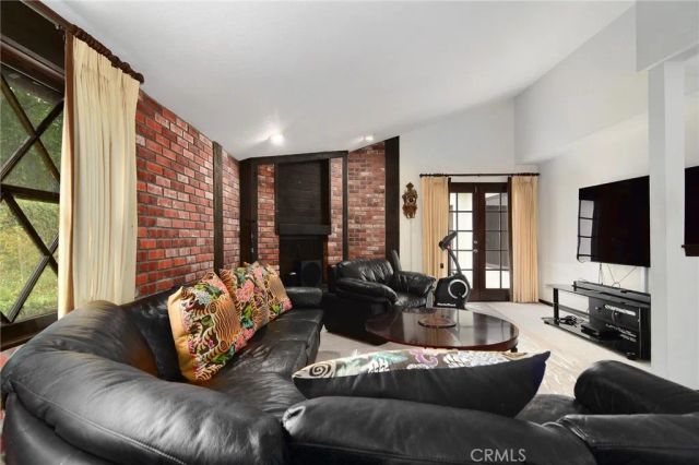 5515 Shirley Avenue, Tarzana, CA 91356