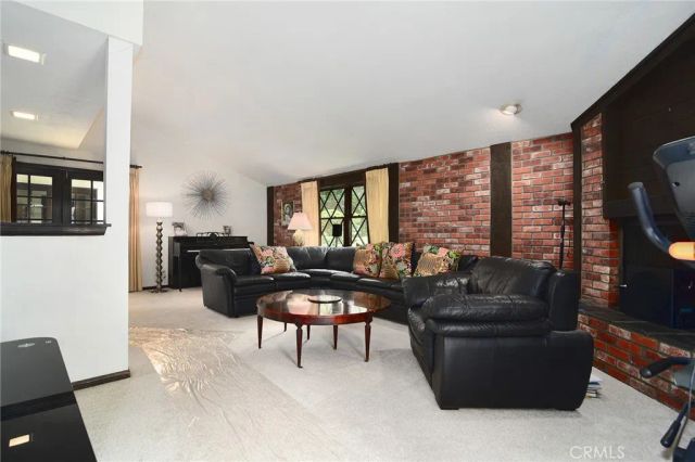 5515 Shirley Avenue, Tarzana, CA 91356