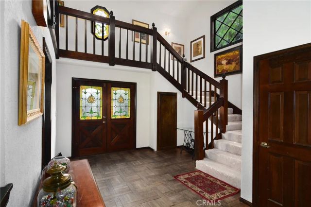 5515 Shirley Avenue, Tarzana, CA 91356