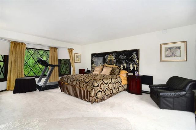 5515 Shirley Avenue, Tarzana, CA 91356
