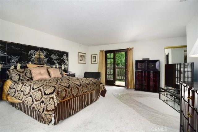 5515 Shirley Avenue, Tarzana, CA 91356