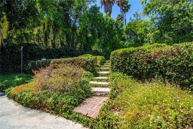 5515 Shirley Avenue, Tarzana, CA 91356