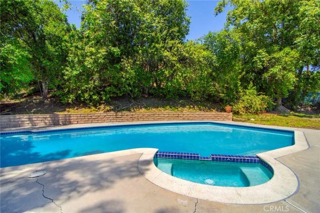 5515 Shirley Avenue, Tarzana, CA 91356