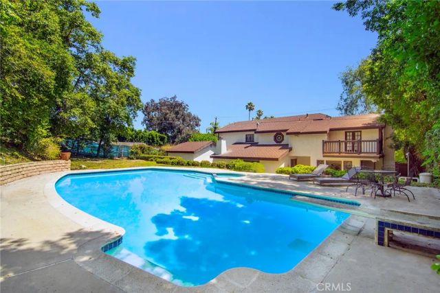 5515 Shirley Avenue, Tarzana, CA 91356