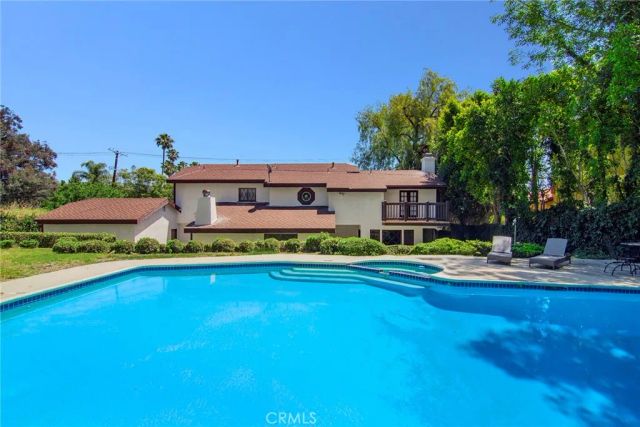 5515 Shirley Avenue, Tarzana, CA 91356