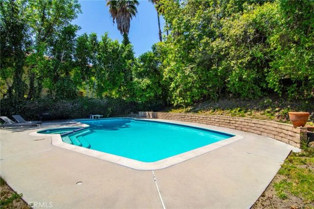 5515 Shirley Avenue, Tarzana, CA 91356