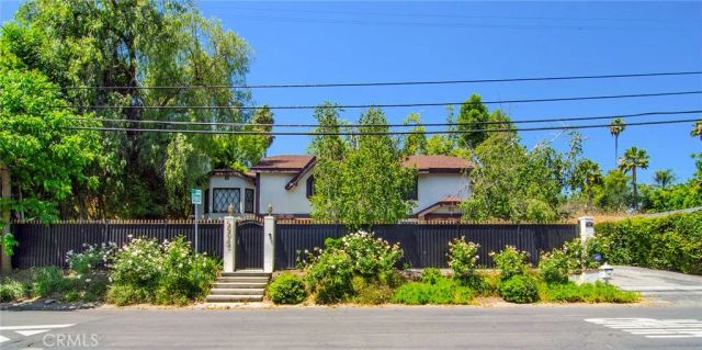 5515 Shirley Avenue, Tarzana, CA 91356