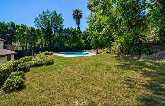 5515 Shirley Avenue, Tarzana, CA 91356