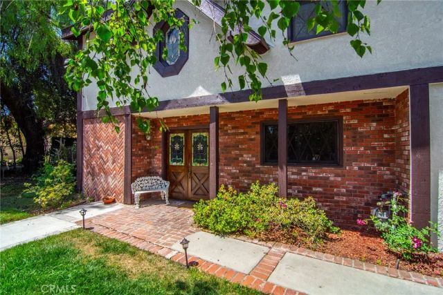 5515 Shirley Avenue, Tarzana, CA 91356