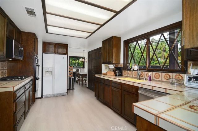 5515 Shirley Avenue, Tarzana, CA 91356