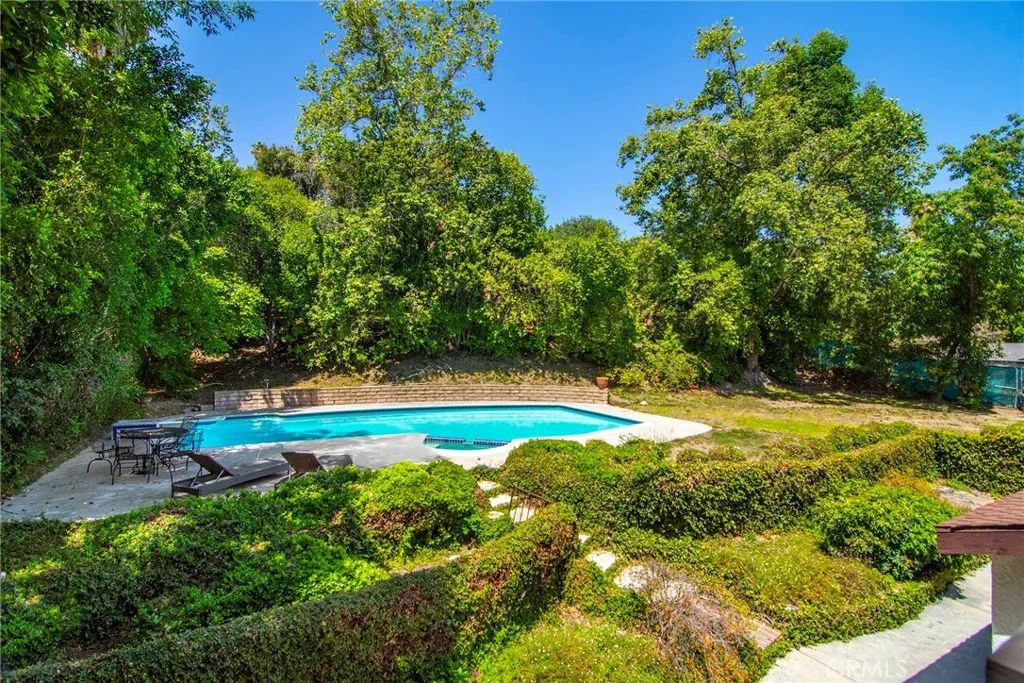5515 Shirley Avenue, Tarzana, CA 91356