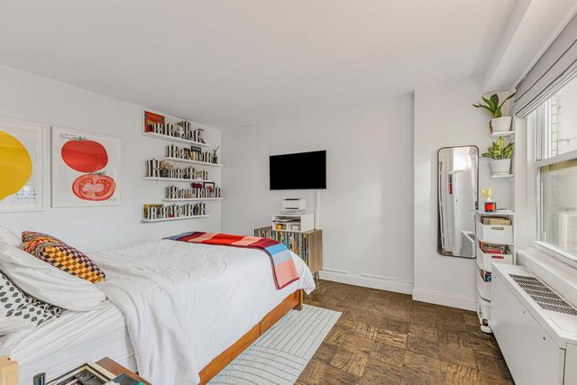 305 E 24th St Apt 15L, New York City, NY 10010