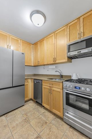 305 E 24th St Apt 15L, New York City, NY 10010