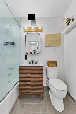 305 E 24th St Apt 15L, New York City, NY 10010