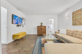 305 E 24th St Apt 15L, New York City, NY 10010