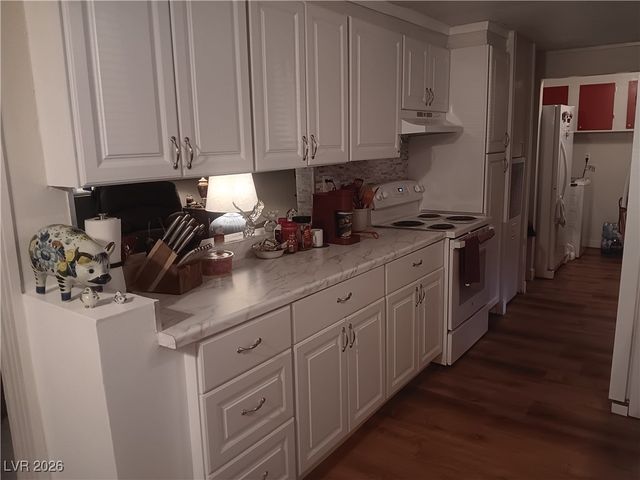 180 West Comstock Circle, Pahrump, NV 89048