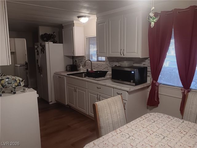 180 West Comstock Circle, Pahrump, NV 89048