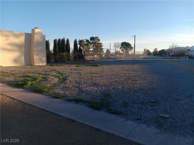 180 West Comstock Circle, Pahrump, NV 89048