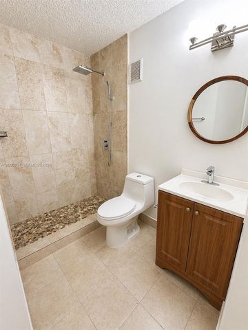 8590 NW 3rd Ln 102, Miami, FL 33126