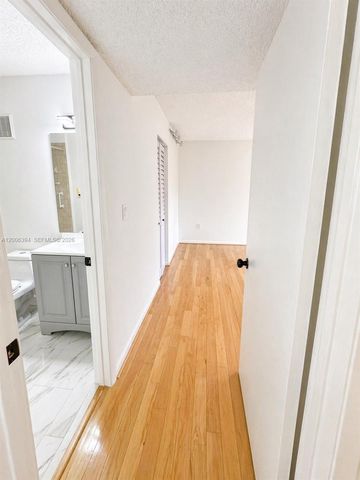 8590 NW 3rd Ln 102, Miami, FL 33126