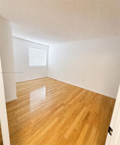 8590 NW 3rd Ln 102, Miami, FL 33126