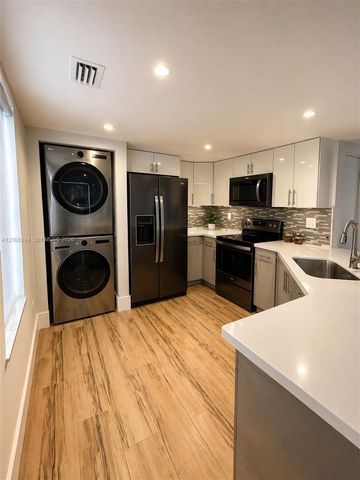 8590 NW 3rd Ln 102, Miami, FL 33126