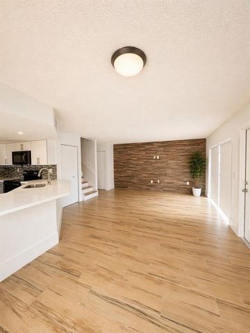 8590 NW 3rd Ln 102, Miami, FL 33126