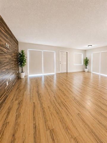 8590 NW 3rd Ln 102, Miami, FL 33126